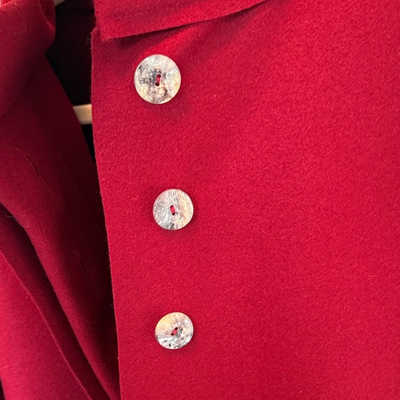 Chic Women's Red Cape - Picture 3 of 5